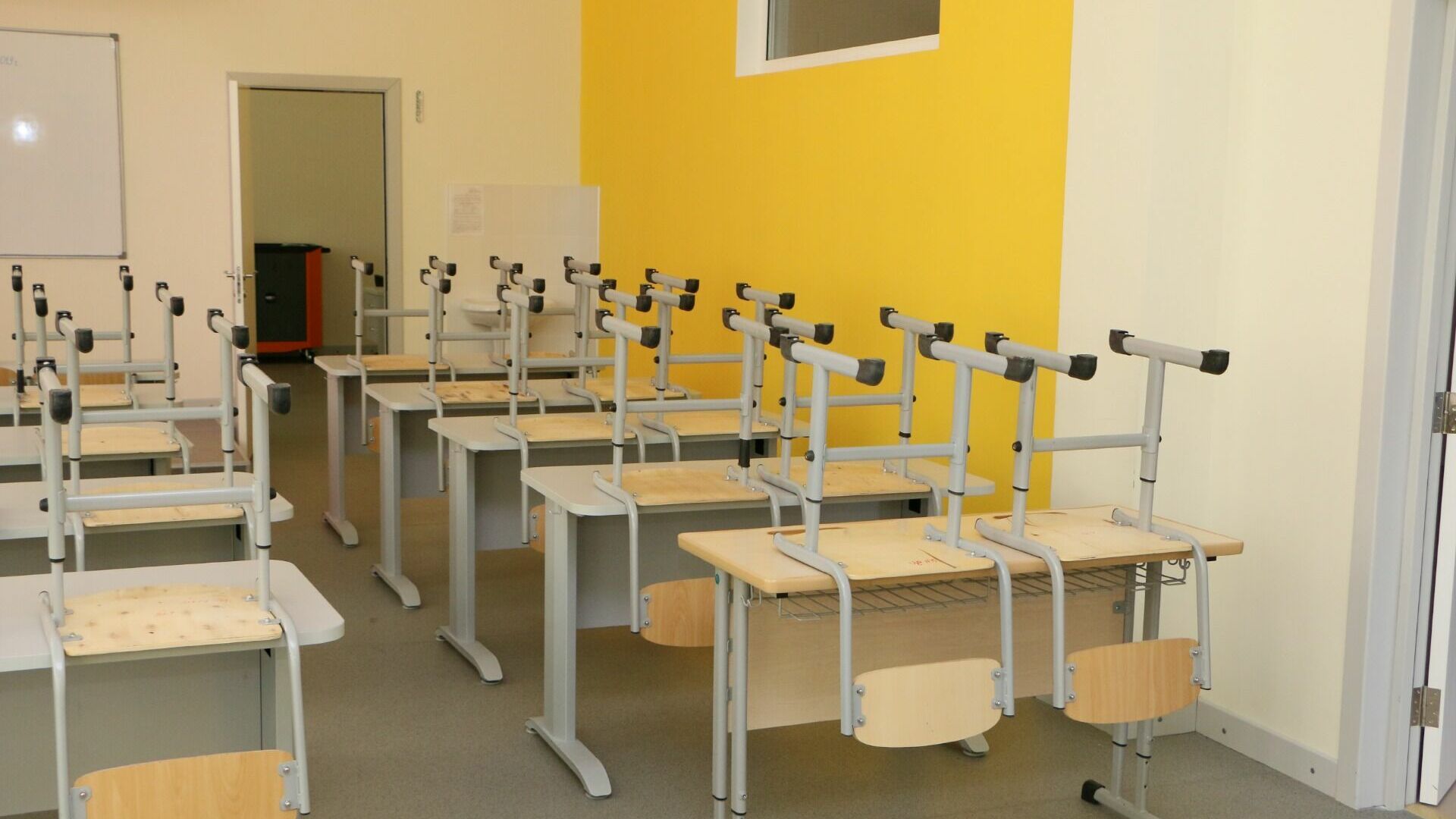 Парты и стулья за 778 тысяч рублей появятся в двух школах Нижнего Тагила