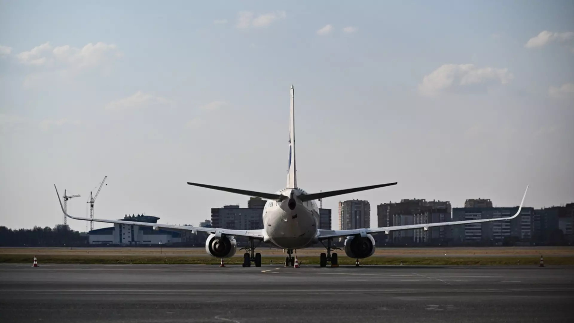 Летевший в Екатеринбург самолет сел в Ташкенте из-за мужчины с инфарктом