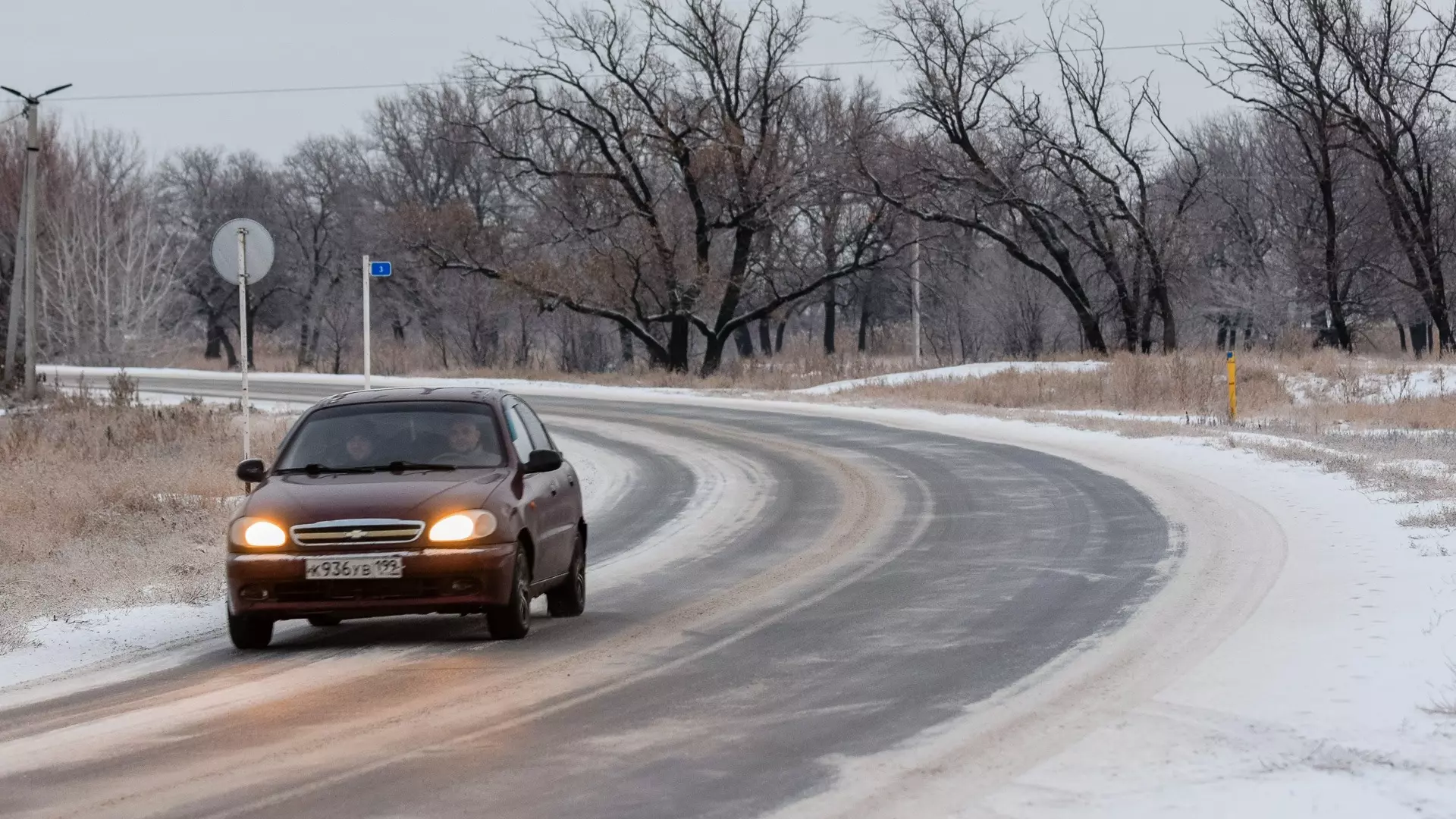 Водителей предупредили о снегопаде в части Свердловской области