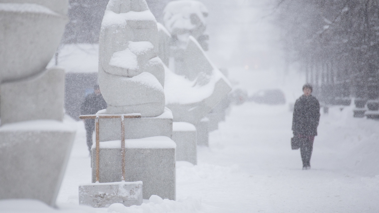 Почти сотня ДТП произошла за сутки в Свердловской области из-за снега