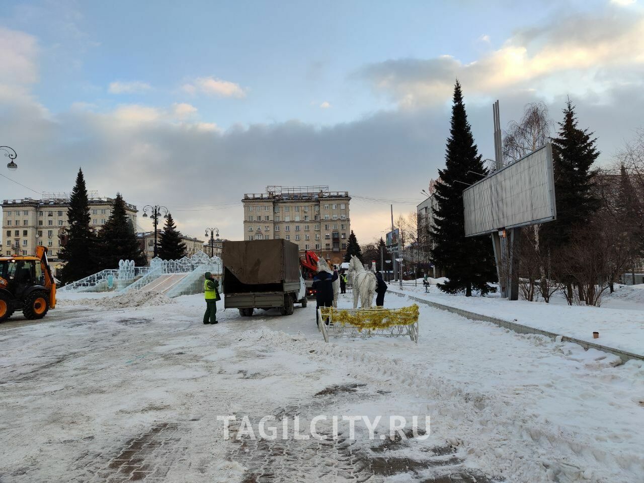 В Нижнем Тагиле демонтируют ледовый город