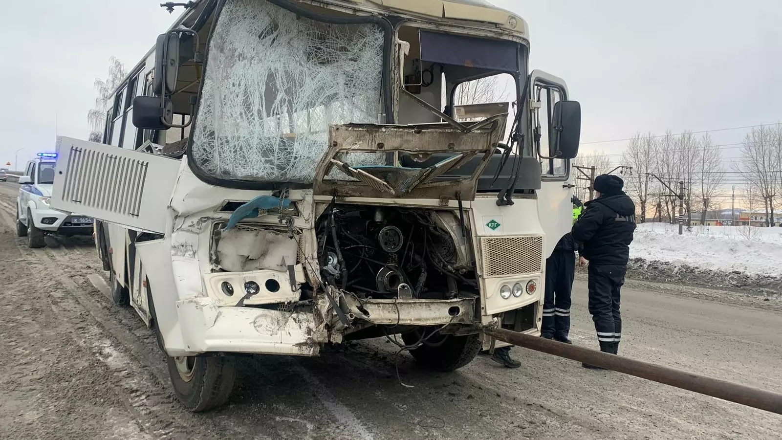 Грузовик, автомобиль и автобус столкнулись в Первоуральске