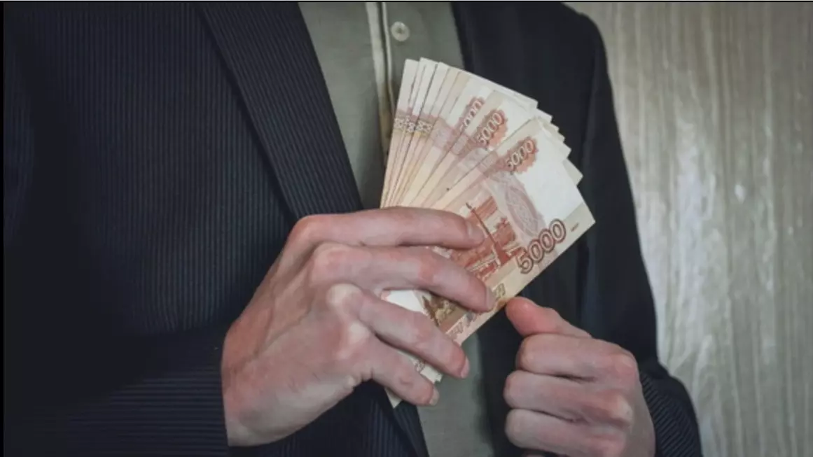 Экс-депутату, платившему зарплату едой сотрудникам на Урале суд назначил наказ