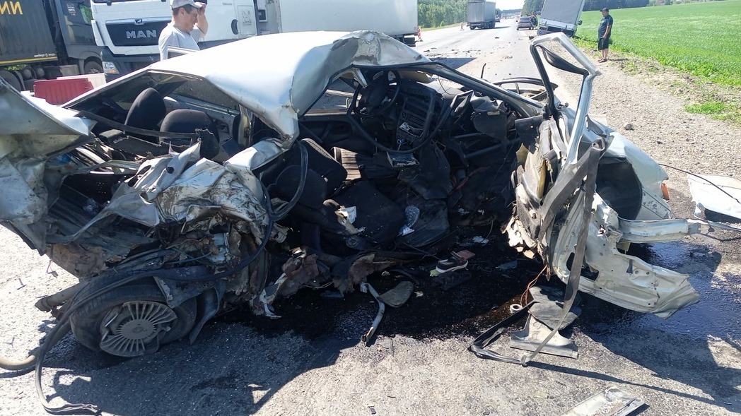 Отвлекшийся на знаки ремонта водитель фуры спровоцировал смертельное ДТП в Талице