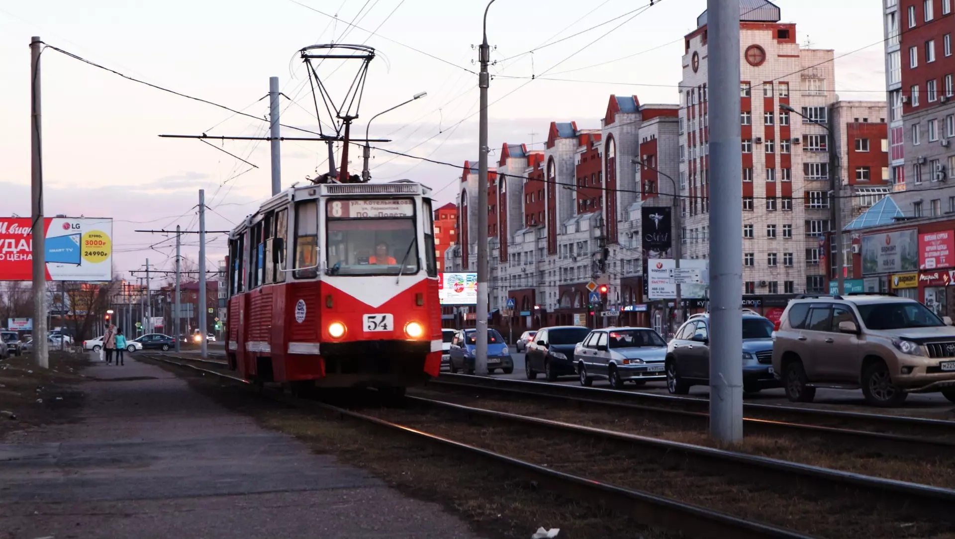 Пассажиру трамвая в Екатеринбурге стало плохо
