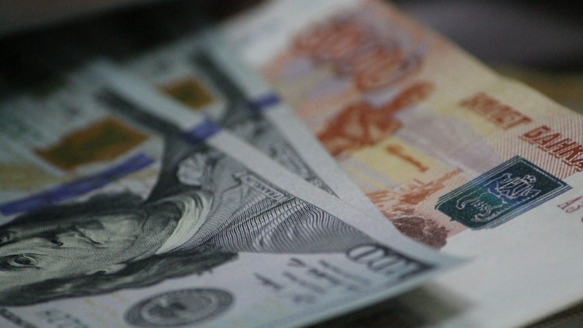Глава Сбербанка Греф посоветовал не хранить твёрдую валюту