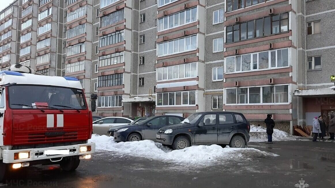 10 человек эвакуировали из-за пожара из многоэтажки в Екатеринбурге