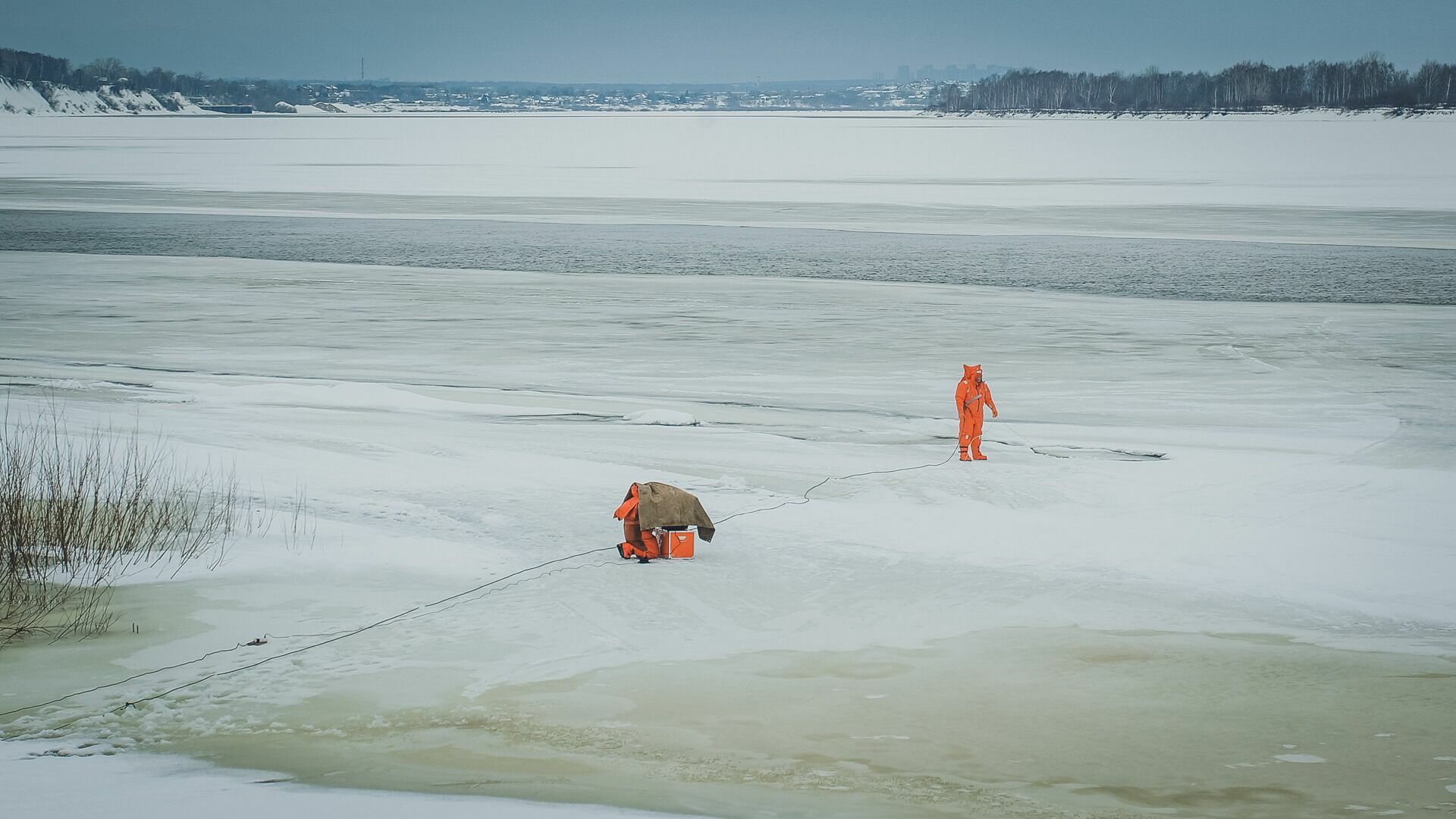 Во время спасения рыбаков на озере утонула супружеская пара из Свердловской области