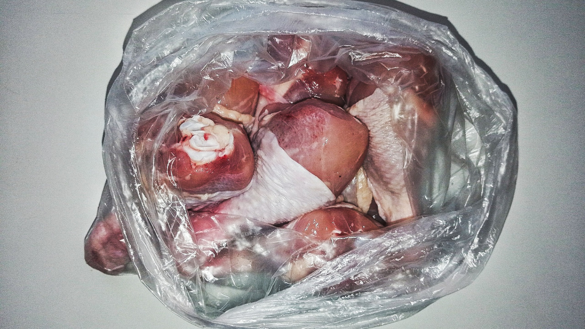 В Свердловской области обнаружили смертельно опасную курятину