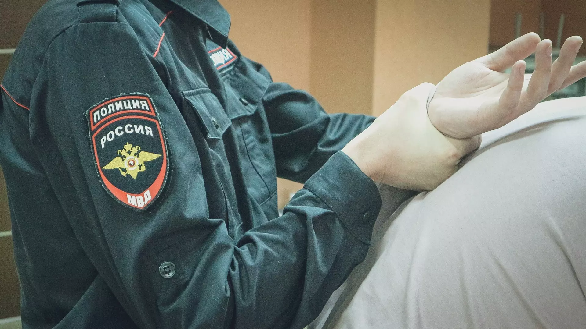 Жителей Екатеринбурга задержали полицейские