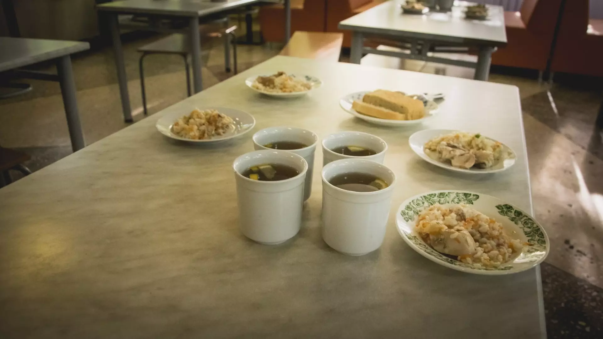 Учеников школы в селе Покровское перестали кормить в столовой