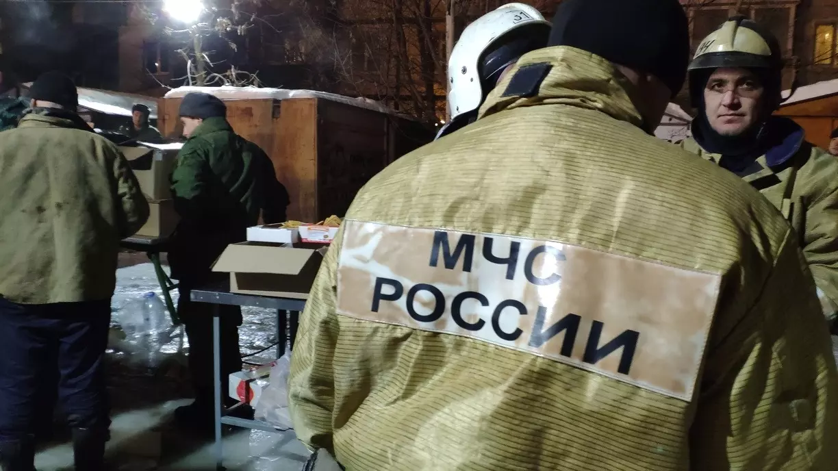 Спасатели из Свердловской области разбирают завалы в «Крокусе»