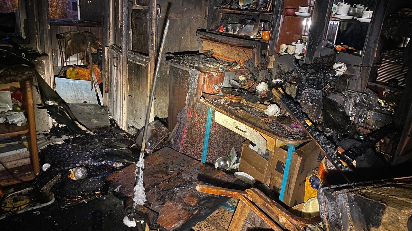 Пять человек чуть не погибли в пожаре из-за свечи в Нижнем Тагиле