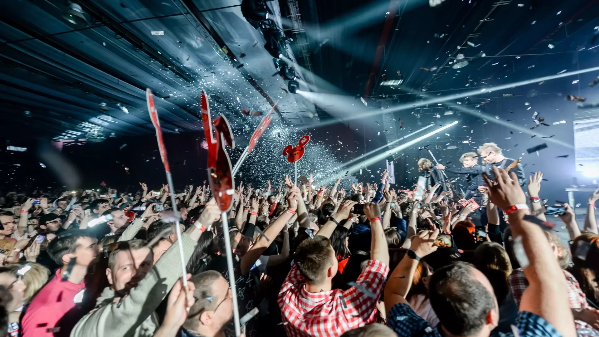 Жители Свердловской области начали массово сдавать билеты на концерты