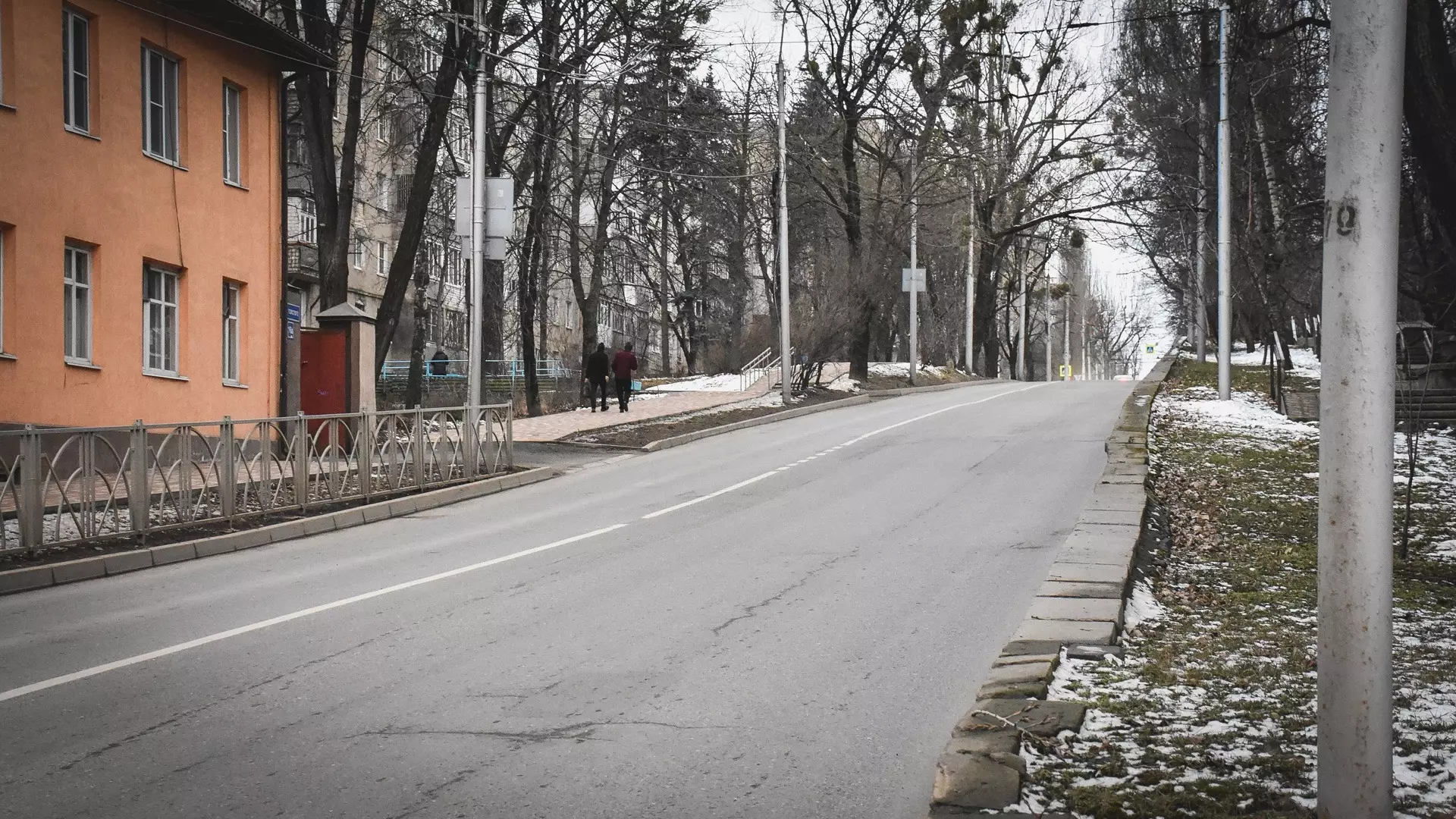 Заборы установлены на дорогах в Новолялинском районе