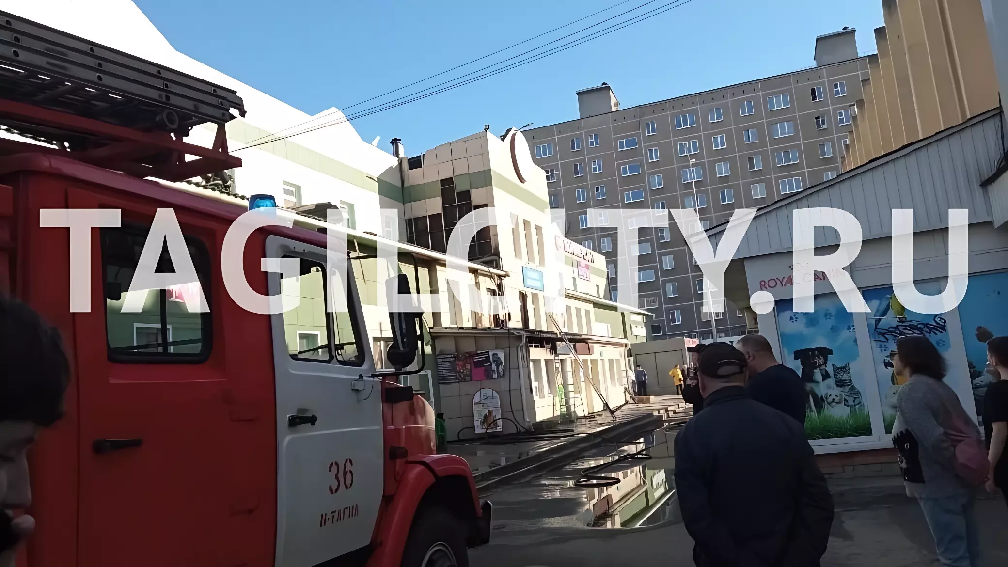 Пожарные и скорая: в Нижнем Тагиле загорелся рынок на Вагонке
