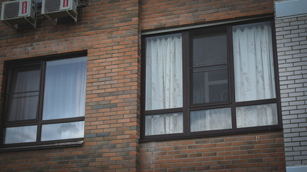 28-летняя девушка выпала из окна в Каменске-Уральском