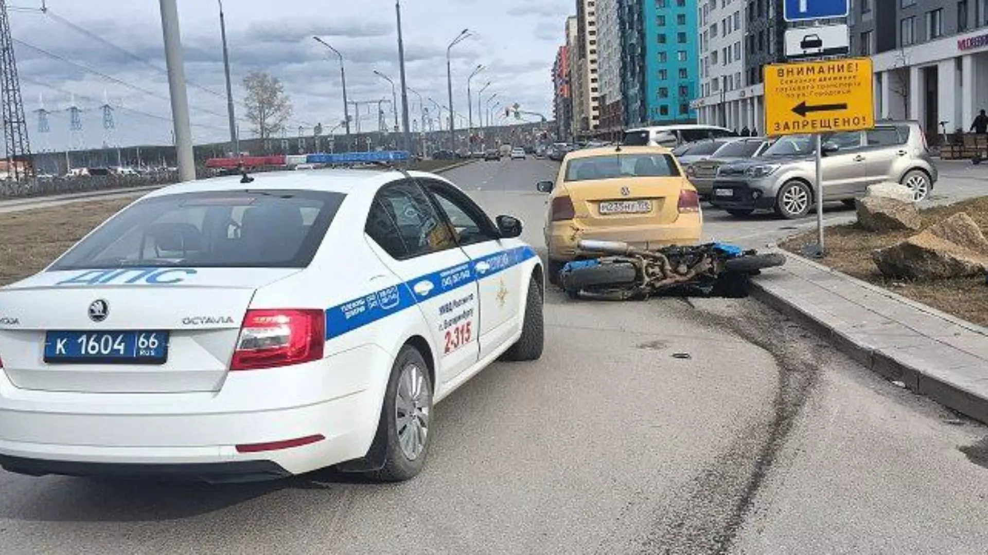 В Екатеринбурге на улице Чемпионов насмерть разбился мотоциклист