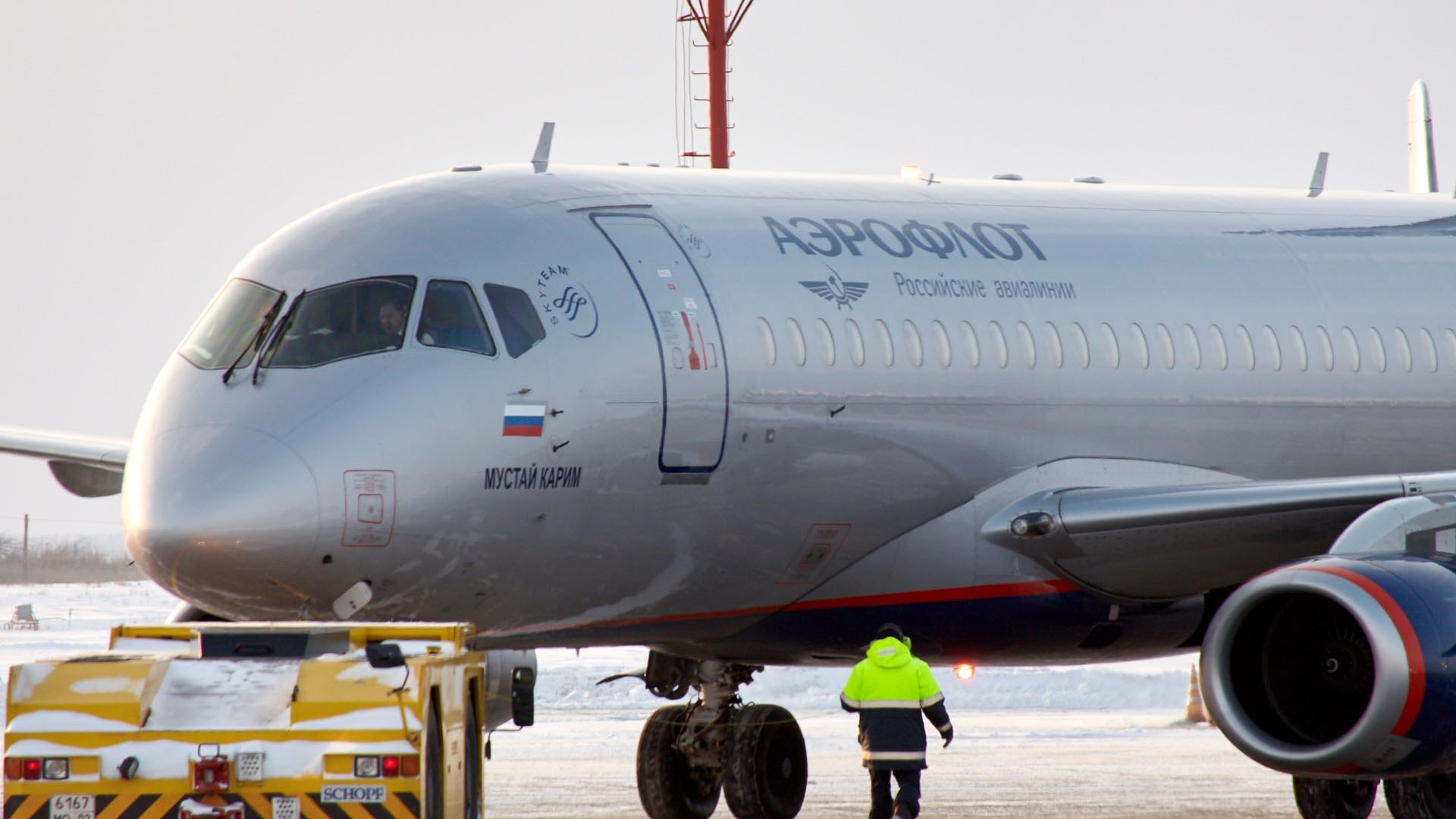 Самолет в Екатеринбург совершил вынужденную посадку в Уфе