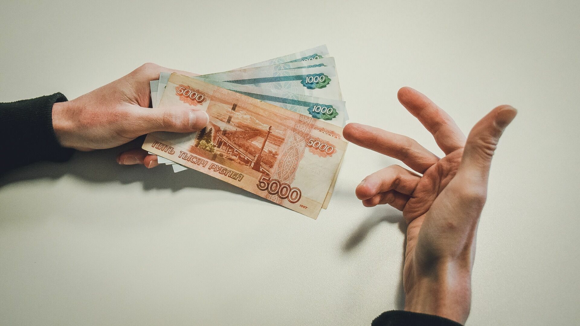 Средняя зарплата свердловчан достигла 56,3 тысячи рублей