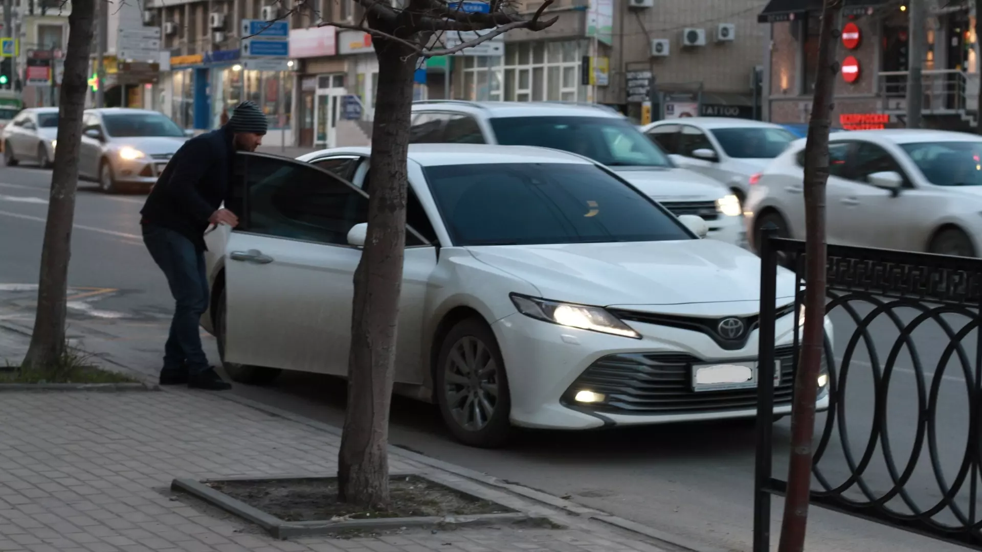Трое жителей Екатеринбурга напали на водителя Mitsubishi