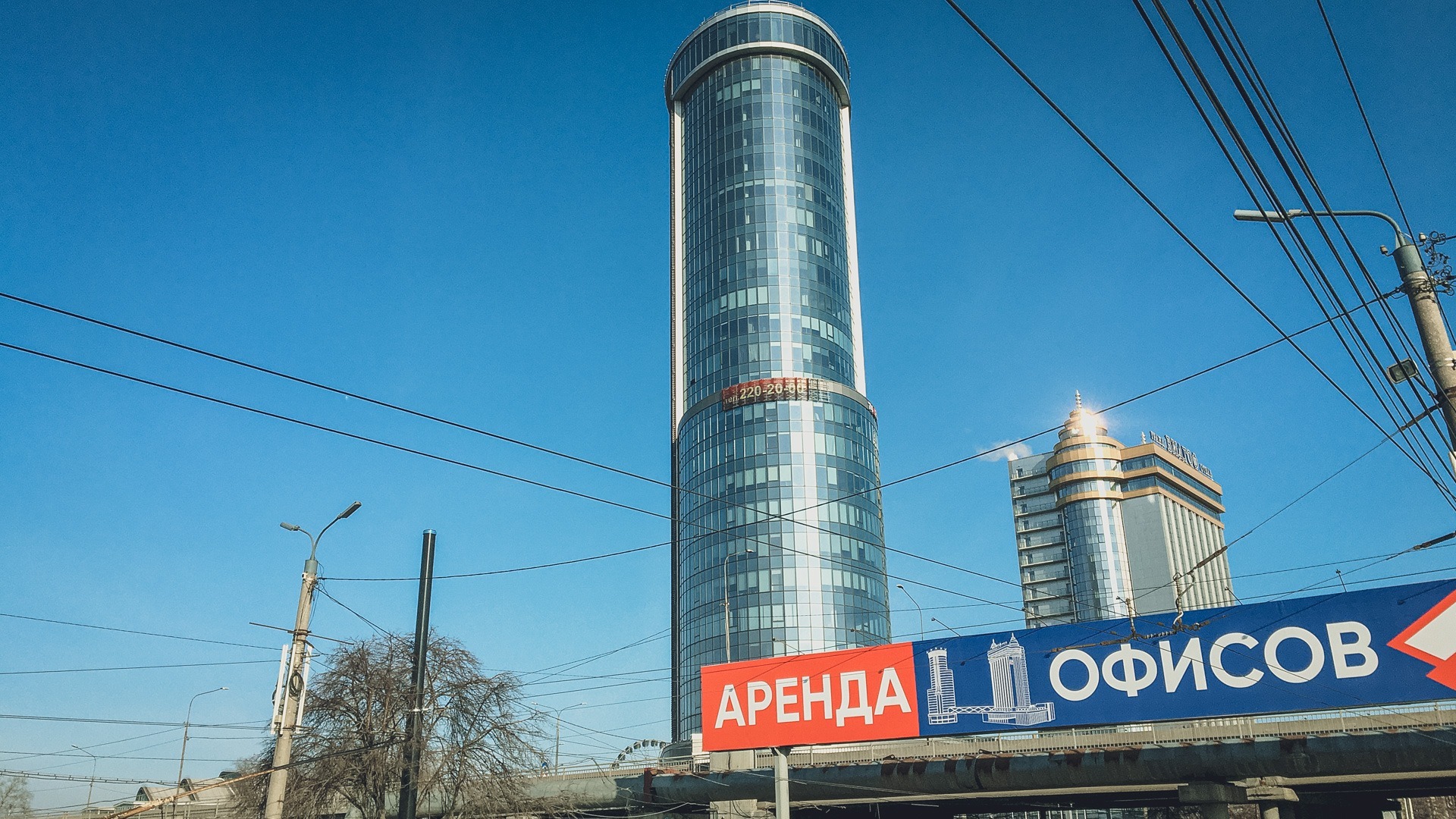 Бассейн на крыше бизнес-центра «Высоцкий» в Екатеринбурге признали законным