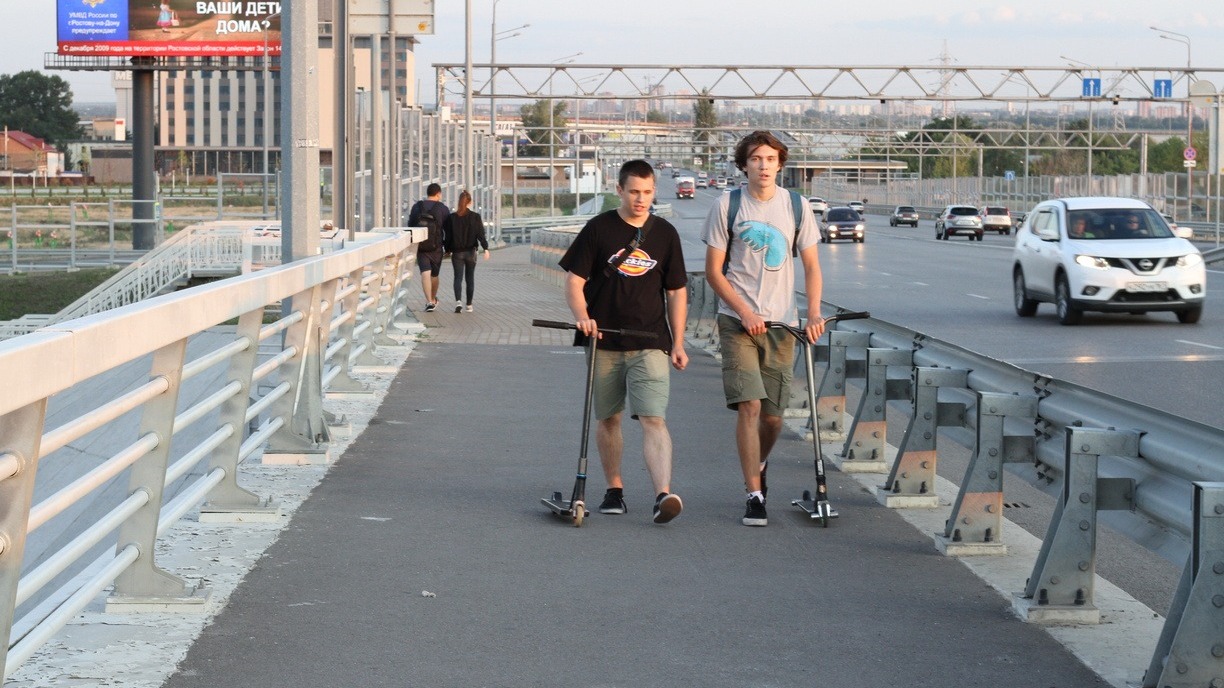 Мужчина спрыгнул с моста в Исеть в центре Екатеринбурга