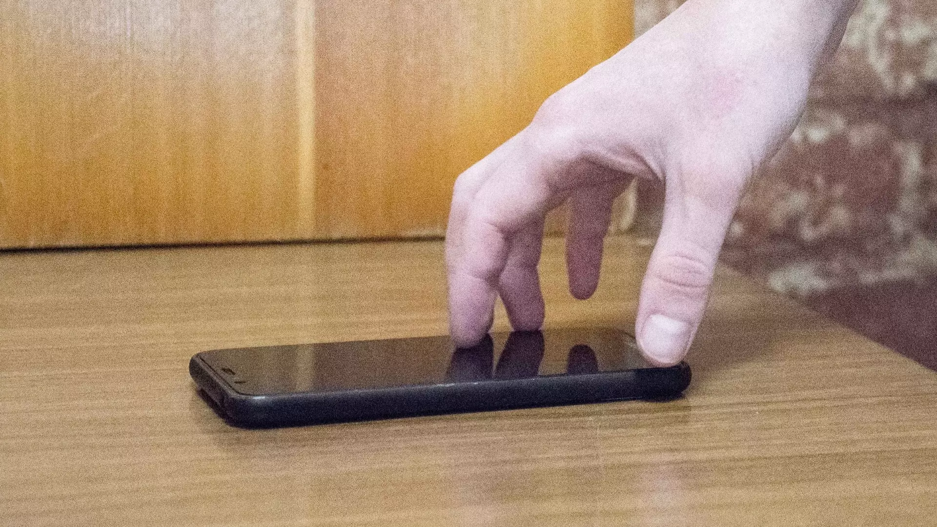 ДНС выплатит жителю Первоуральска более 160 тысяч рублей за сломанный смартфон