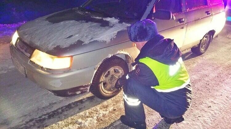 Автомобилист чуть не замерз на трассе по дороге в Серов при морозе в -20 градусов