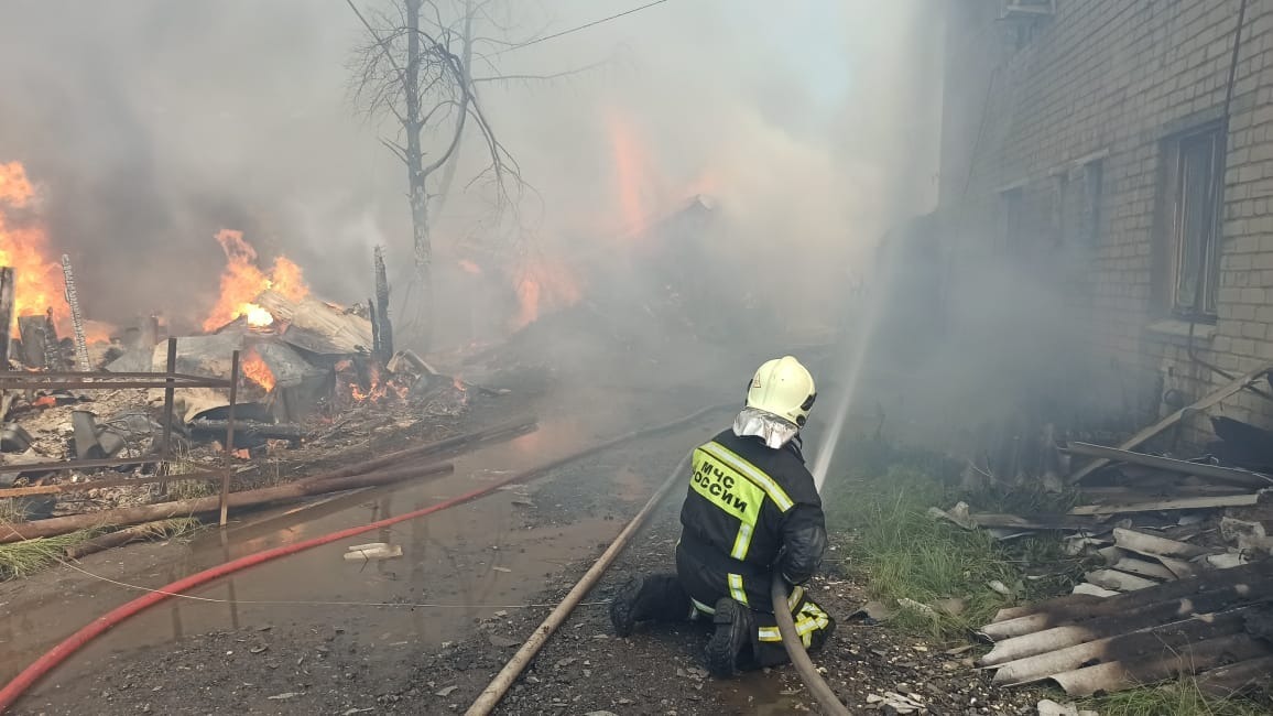 Превышение вредных веществ зафиксировано в Екатеринбурге после пожара на складе