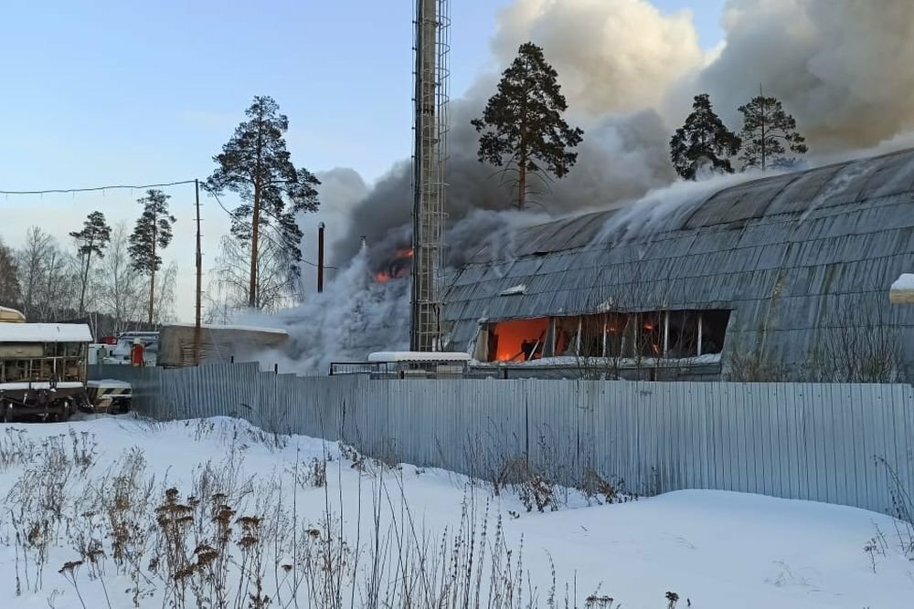 Пробы воздуха экстренно взяты после пожара на заводе в Екатеринбурге