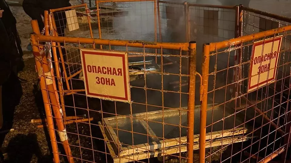 В Екатеринбурге мальчик упал в люк с горячей водой