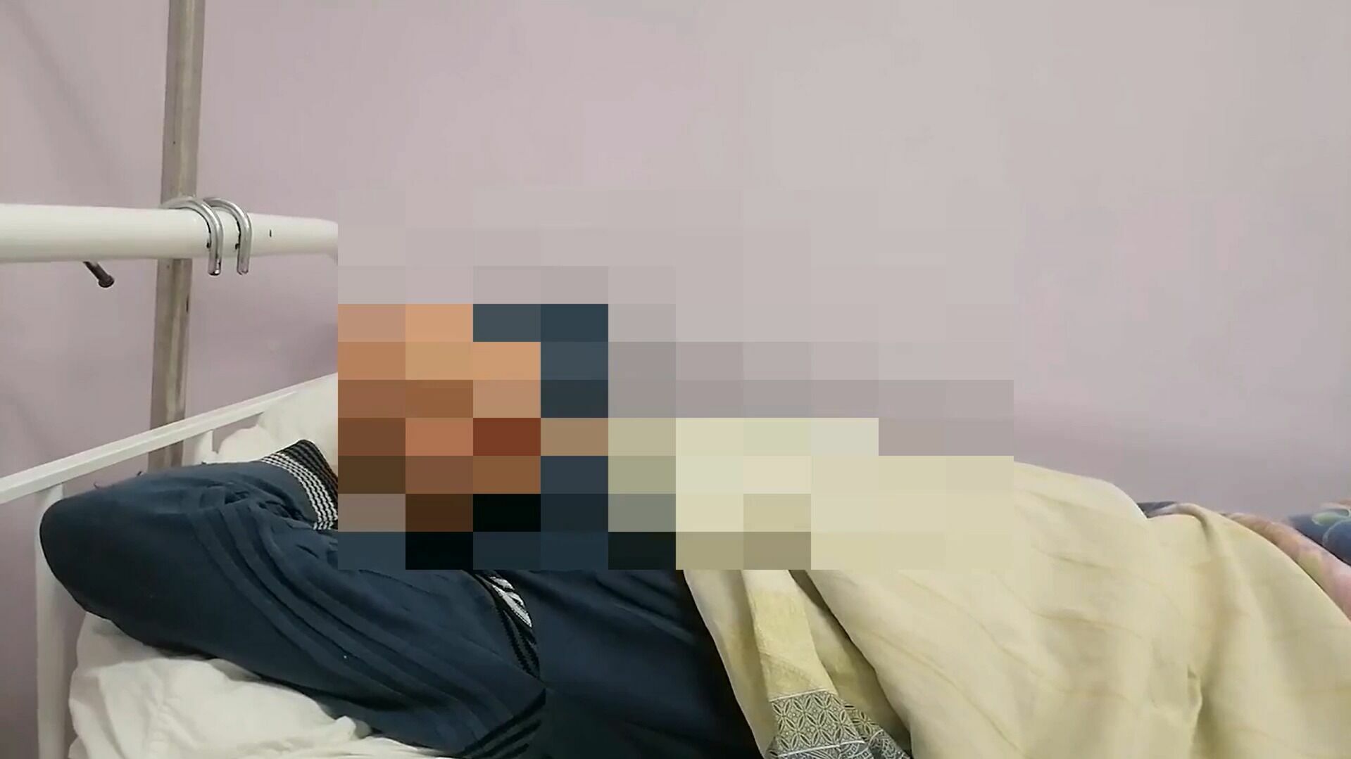 Пациент объяснил, почему полз на коленях в травмпункт в Каменске-Уральском