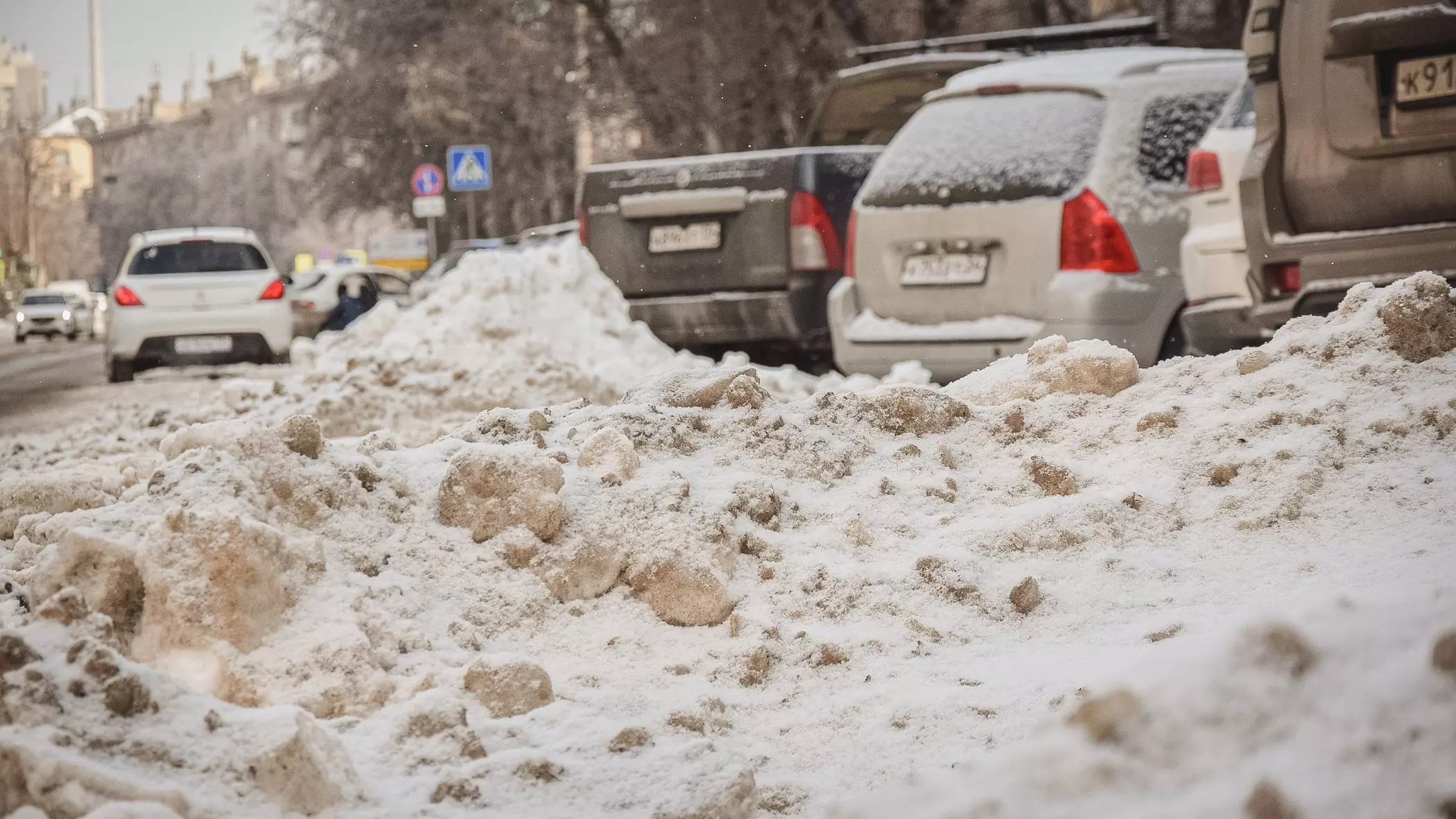 В Нижнем Тагиле хотят эвакуировать мешающие уборке снега машины в центре города