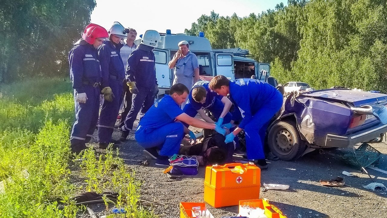 Одинокий фельдшер спас пострадавших в аварии в Свердловской области