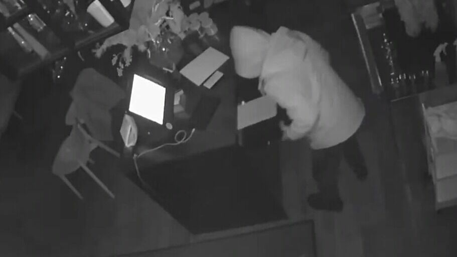 Пьяные грабители похитили из ресторана Екатеринбурга кассу с мелочью для размена