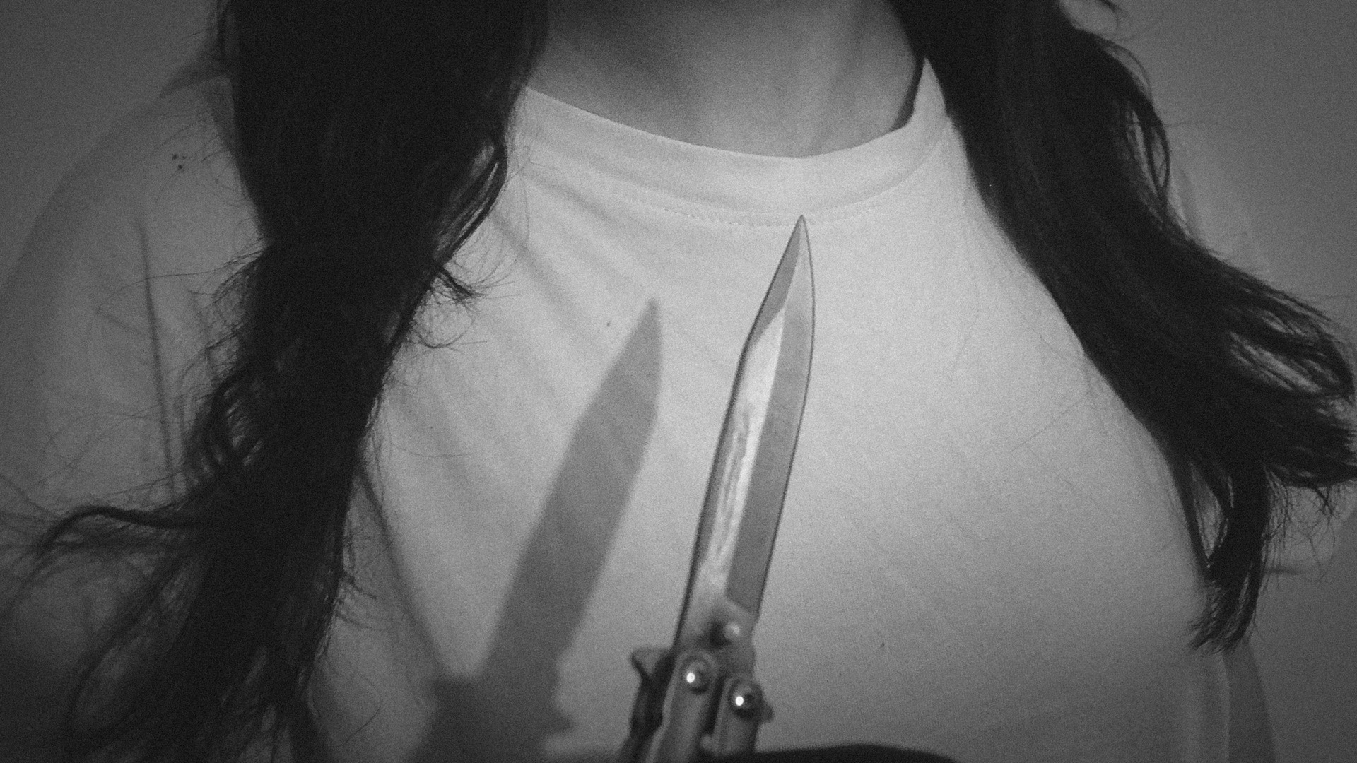 Рабочий порезал девушку-коллегу ножом на производстве в Екатеринбурге