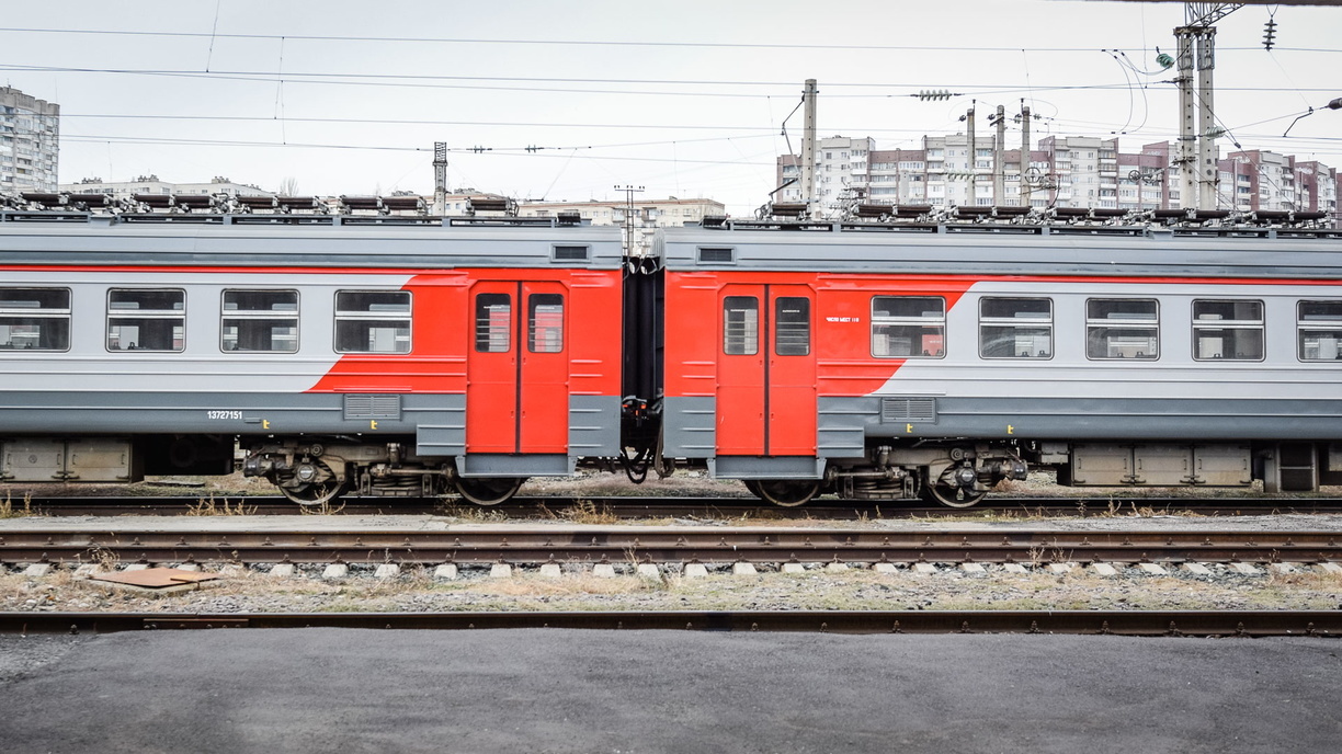 Электричка насмерть сбила сотрудницу вокзала в Екатеринбурге