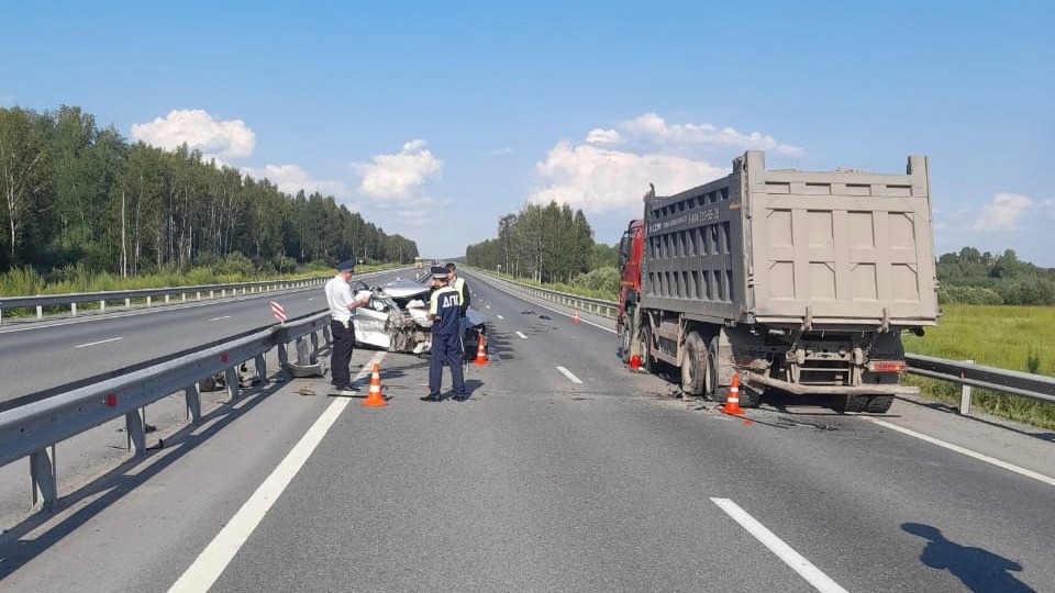 Пенсионер скончался в ДТП с грузовиком на трассе Екатеринбург-Тюмень