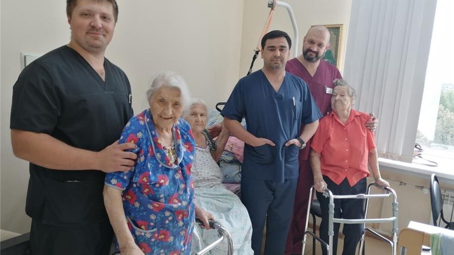 Хирурги из Нижнего Тагила поставили 90-летних старушек на ноги