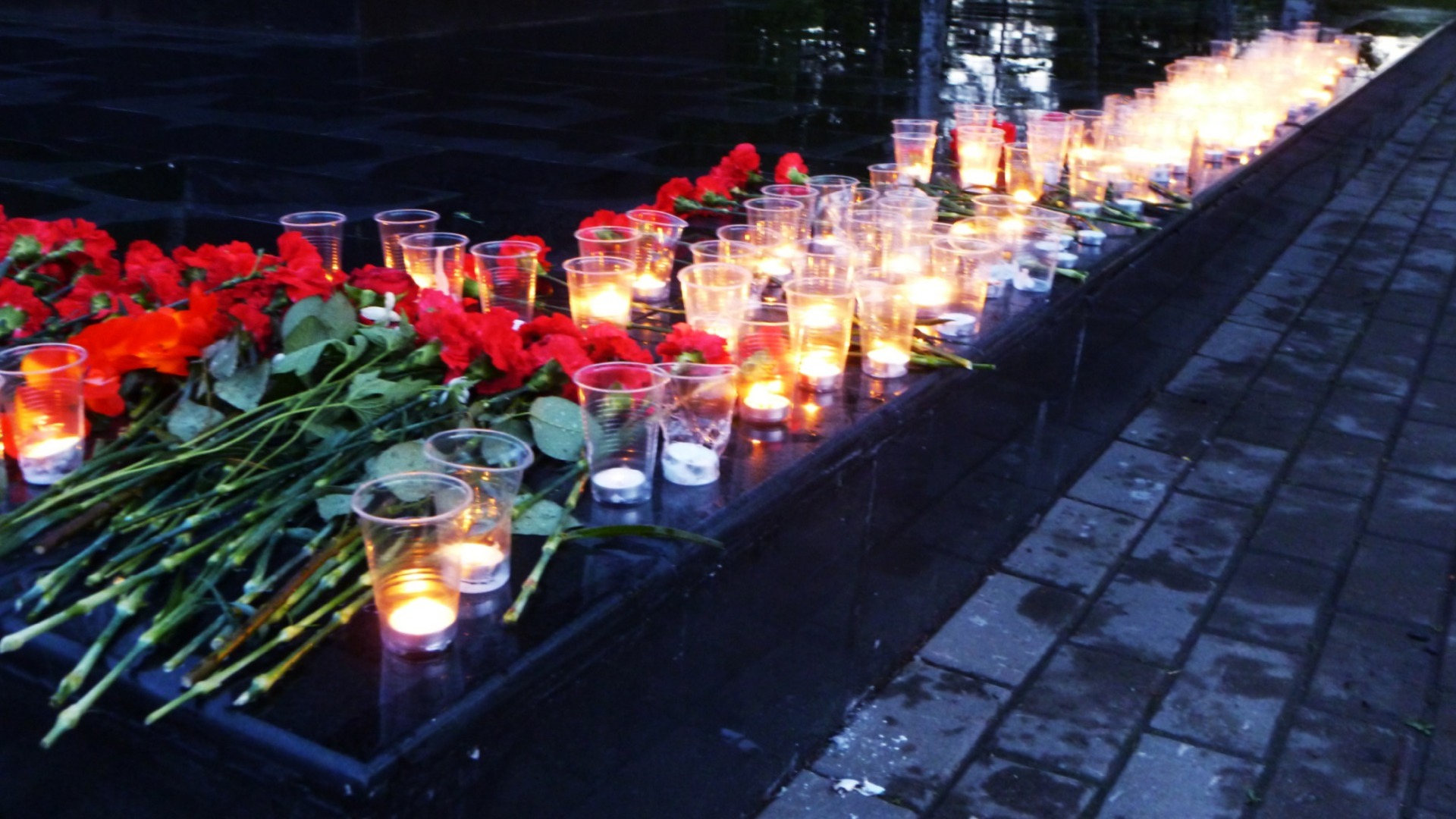 В Екатеринбурге вандал разгромил мемориал убитому аспиранту из Габона