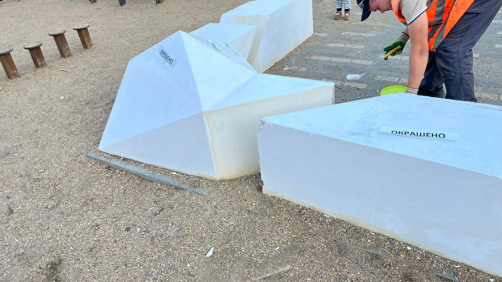 Вандалы изрисовали и испортили конструкции в Парке Победы в Нижнем Тагиле