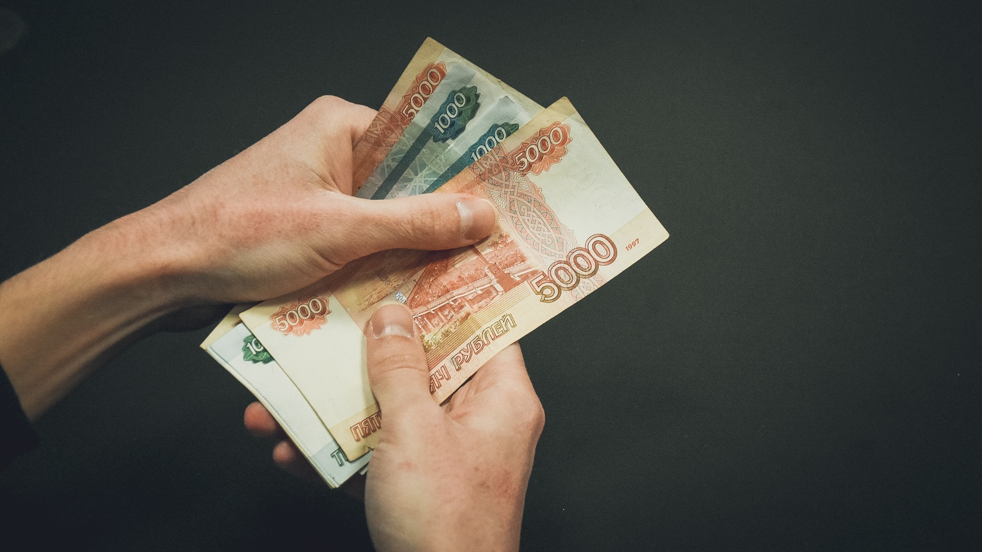 Больше 2,8 млн отдала «брокерам» жительница Среднеуральска