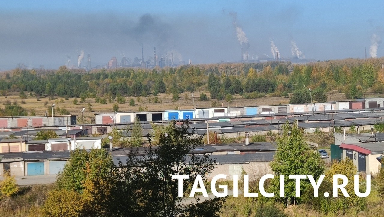 Жители Нижнего Тагила снова пожаловались на запах и дым из-за выбросов