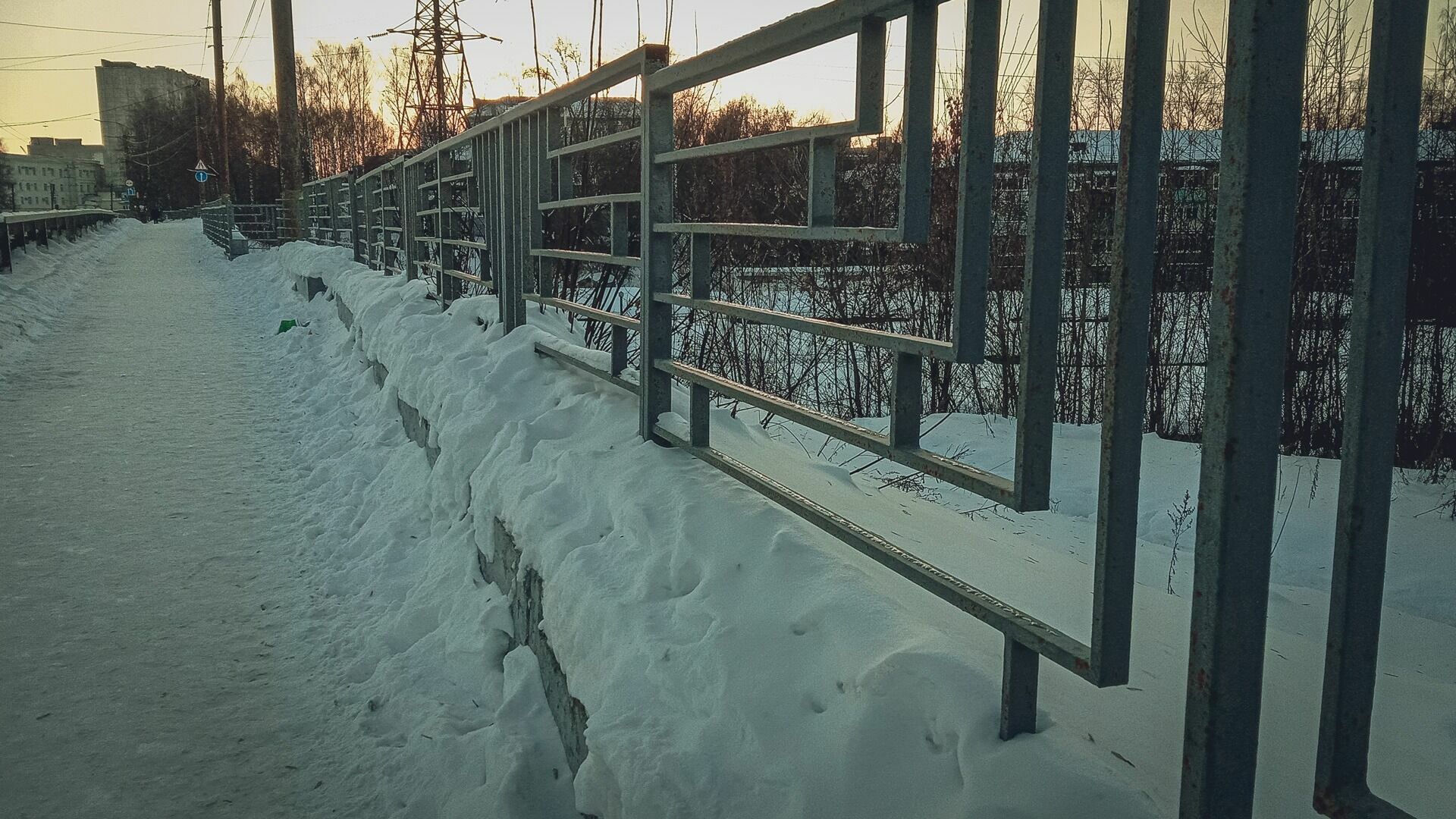 О снегопаде и гололеде предупредили жителей Свердловской области