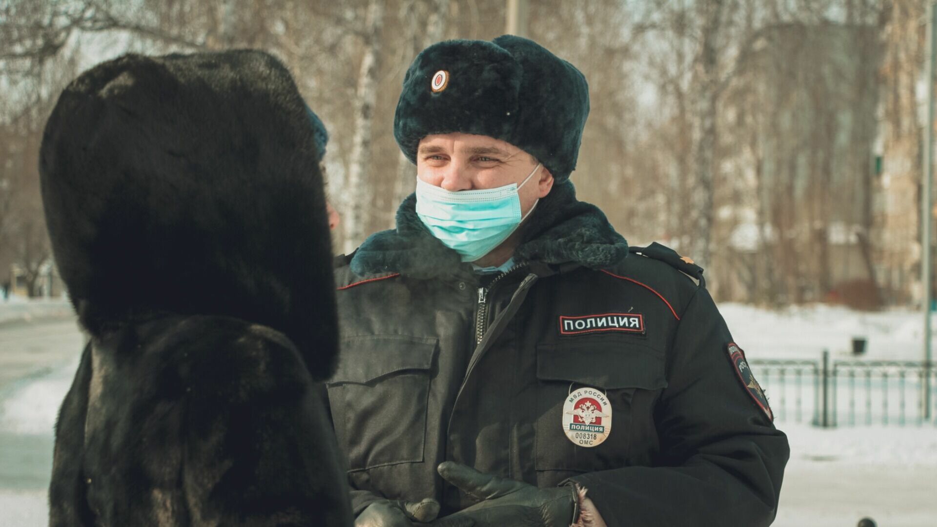 Инспекторы ГИБДД спасли застрявших на трассе людей в Свердловской области