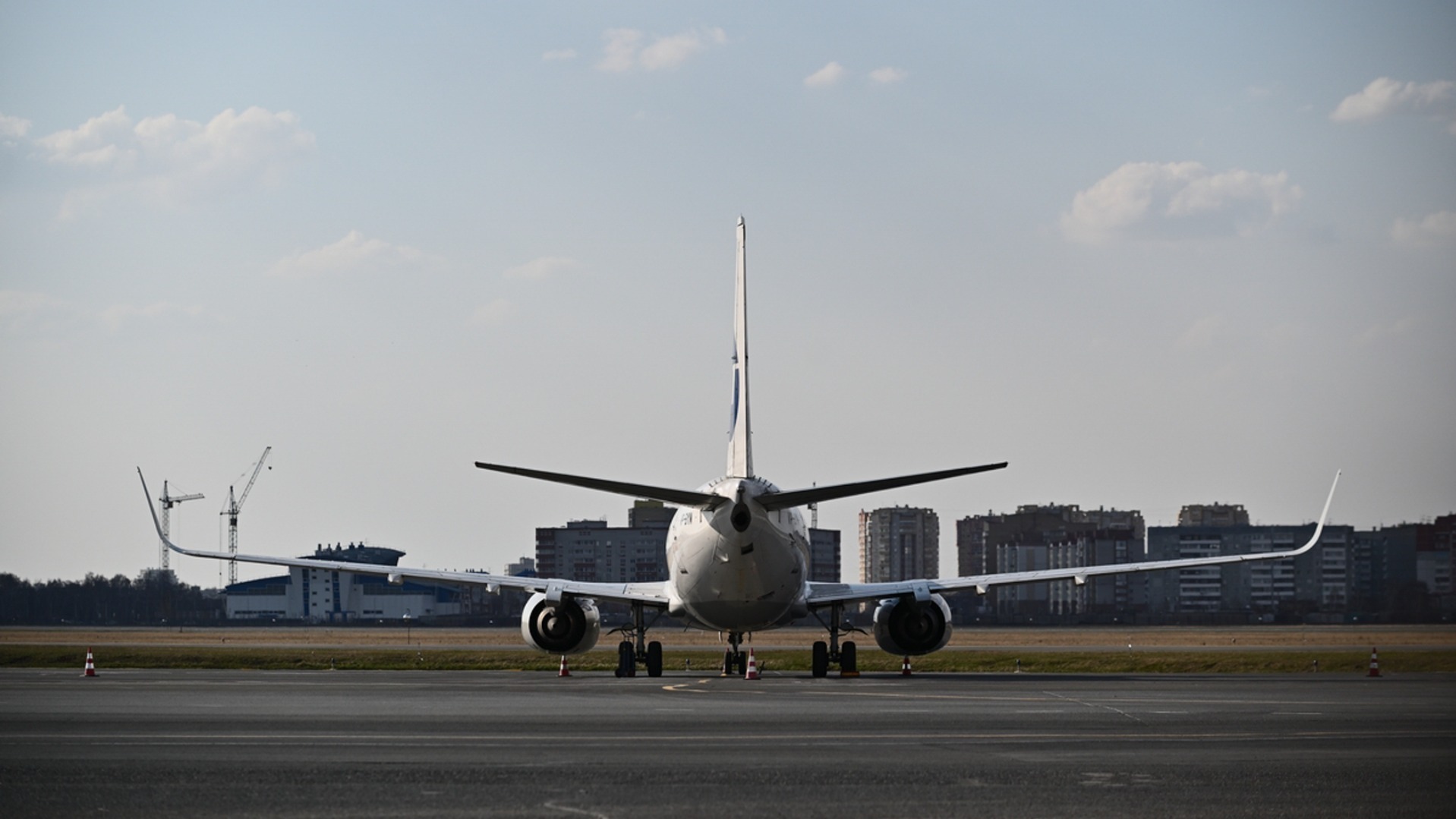 Уральский самолет подал сигнал тревоги и экстренно приземлился в Казани