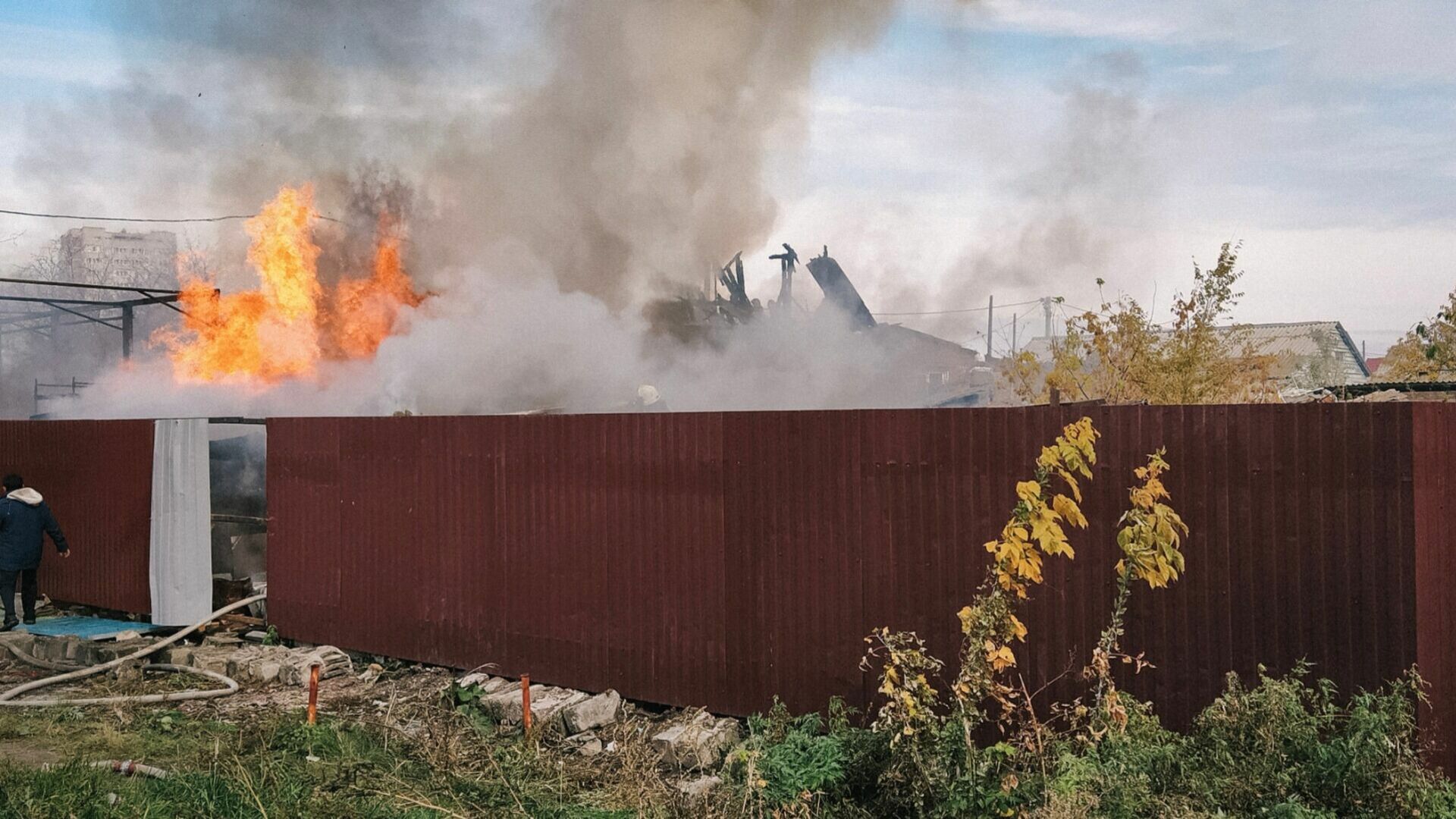 Из-за пожара на складах в Екатеринбурге проводится проверка