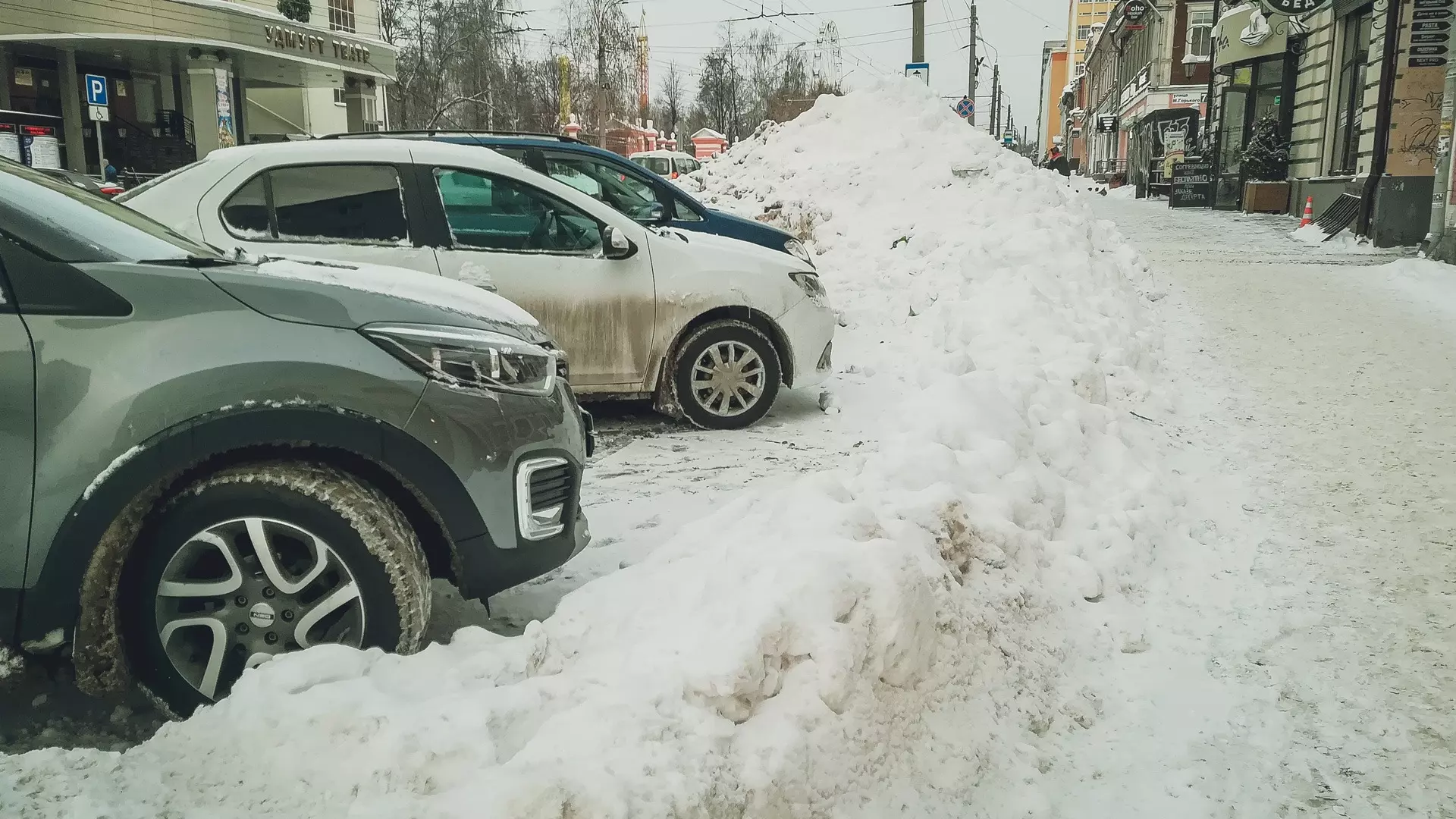 Мужчина в Екатеринбурге скончался при откапывании автомобиля из снега