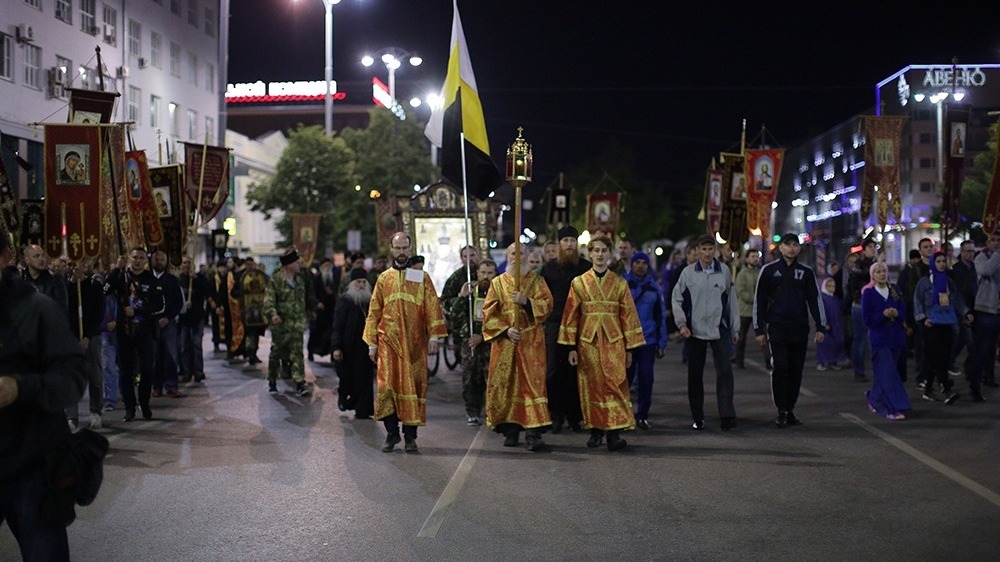 Тысячи человек прошли Крестный ход в Екатеринбурге